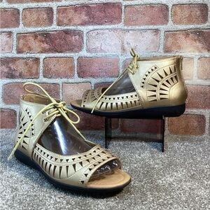 Comfortview Averie Womens Gold Gladiator sandals size 7